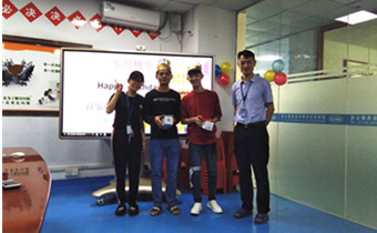 公司為3月生日同事舉辦生日會(huì)